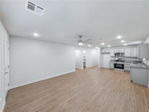 6609 NW Altus St in Bentonville, AR - Building Photo - Building Photo