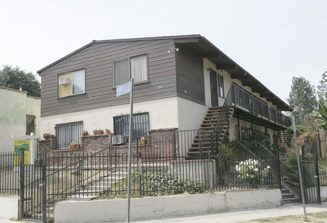 2334 Valley St in Los Angeles, CA - Foto de edificio