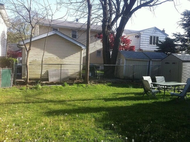 372 Gilbert Ave, Unit #2 in Elmwood Park, NJ - Building Photo - Building Photo