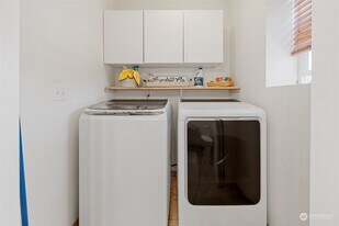 5304 25th Ave NW in Gig Harbor, WA - Building Photo