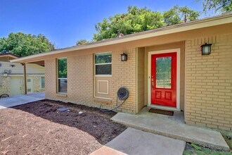 6709 Columbia Dr in Austin, TX - Building Photo - Building Photo