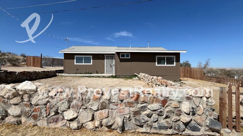 17614 Spencer Rd in Victorville, CA - Building Photo