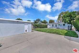 18148 Hartland St in Los Angeles, CA - Building Photo - Building Photo