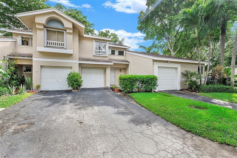 2169 Discovery Cir W in Deerfield Beach, FL - Building Photo