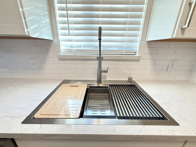 6158 N Fresno St, Unit 101 in Fresno, CA - Foto de edificio - Building Photo