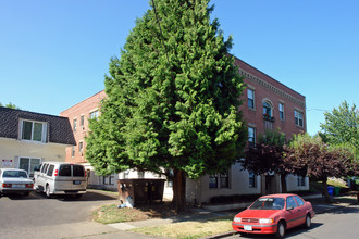 2934 SE Alder St in Portland, OR - Foto de edificio - Building Photo