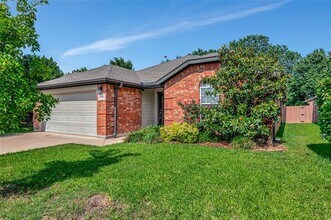 11828 Hickory Cir in Fort Worth, TX - Building Photo - Building Photo