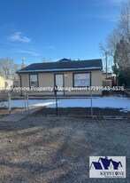 2104 W 13th St in Pueblo, CO - Building Photo