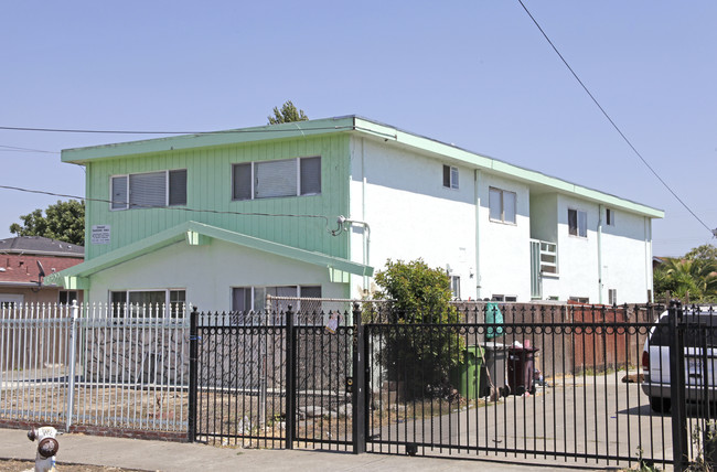 1300 81st Ave in Oakland, CA - Foto de edificio - Building Photo