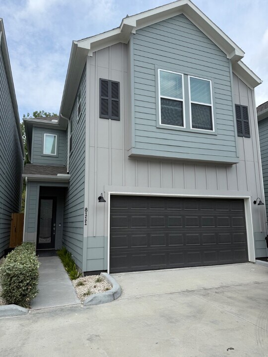 8111 Esther Acres Ln in Houston, TX - Building Photo