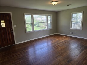 2005 NW Oakwood Ave in Huntsville, AL - Building Photo - Building Photo