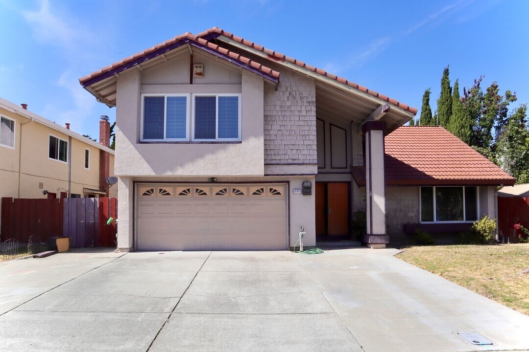 32953 Regents Blvd in Union City, CA - Building Photo