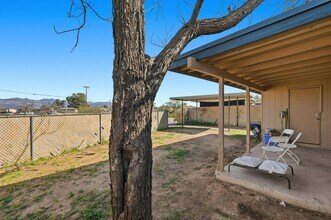 2439 Parkside Dr in Tucson, AZ - Foto de edificio - Building Photo