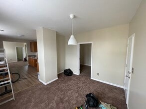357 Grove St, Unit 2nd floor in Perth Amboy, NJ - Foto de edificio - Building Photo