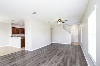 1021 Seminole Sky Dr in Ruskin, FL - Building Photo - Building Photo