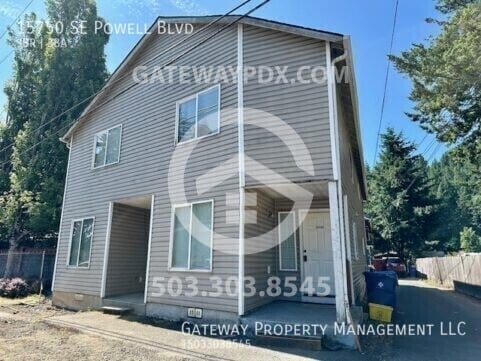 15750 SE Powell Blvd in Portland, OR - Building Photo - Building Photo