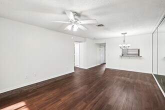 12012 Greenway Cir S in Royal Palm Beach, FL - Building Photo - Building Photo