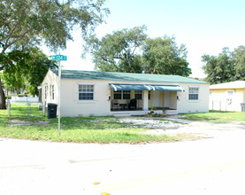 1590-1594 NE 124th St in Miami, FL - Building Photo - Building Photo