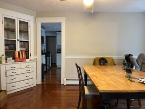 21 Victoria St, Unit 3 in Somerville, MA - Foto de edificio - Building Photo