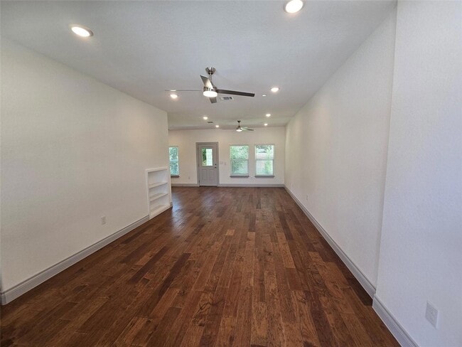 2105 Tiger Trail, Unit 702 in Round Rock, TX - Building Photo - Building Photo