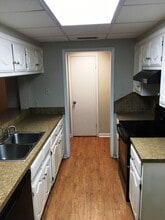 410 Monroe St in McGregor, TX - Foto de edificio - Building Photo