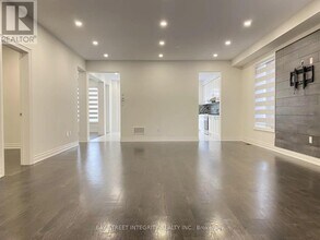 63 Tesla Cres in East Gwillimbury, ON - Building Photo - Building Photo
