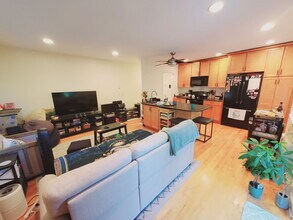 36 Turn of River Rd in Stamford, CT - Building Photo - Building Photo