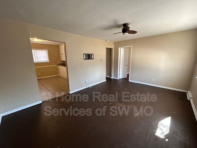 1742 N Oak Grove Ave in Springfield, MO - Building Photo - Building Photo