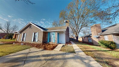 3763 Gas Light Curve in Montgomery, AL - Building Photo - Building Photo