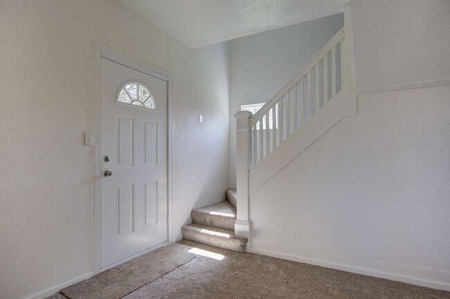 1339 NE Logan St in McMinnville, OR - Building Photo - Building Photo