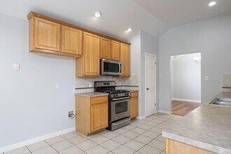 8214 Cornerwood Dr in Austin, TX - Building Photo - Building Photo