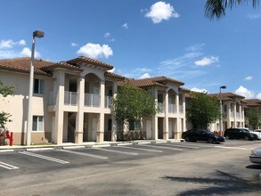 Palm West Apartments in Hialeah, FL - Building Photo - Building Photo