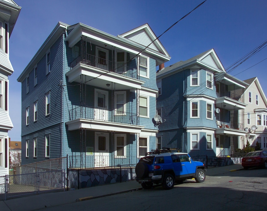 560-570 William St in Fall River, MA - Building Photo