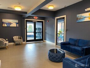 22 Center St, Unit 205 in Metuchen, NJ - Building Photo - Building Photo