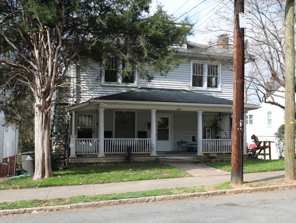 106 S Sunset Dr in Winston-Salem, NC - Foto de edificio