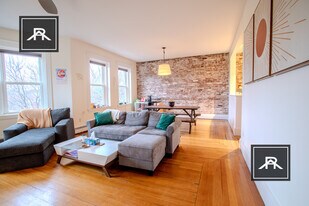 256 Aspinwall Ave, Unit 3 in Brookline, MA - Building Photo