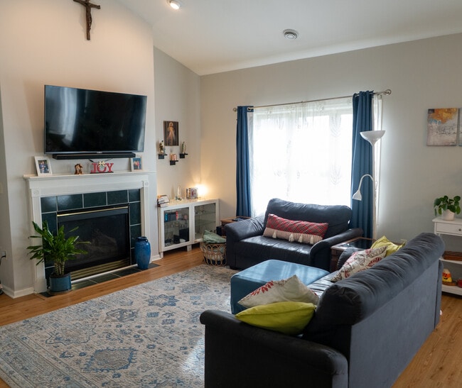 W170N5540 Ridgewood Dr in Menomonee Falls, WI - Foto de edificio - Building Photo