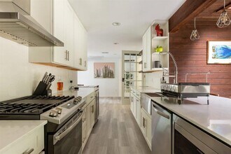 1703 Deerfield Dr in Austin, TX - Building Photo - Building Photo