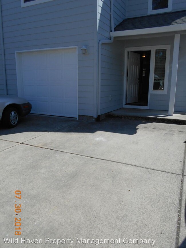 685 W 1st St in Newberg, OR - Foto de edificio - Building Photo