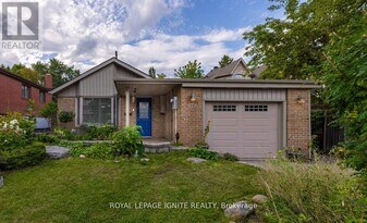 878 Strouds Ln in Pickering, ON - Building Photo