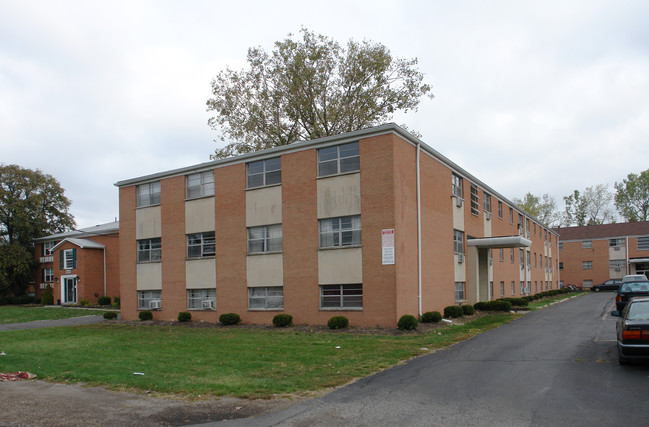 Riverview Plaza in Columbus, OH - Building Photo - Building Photo