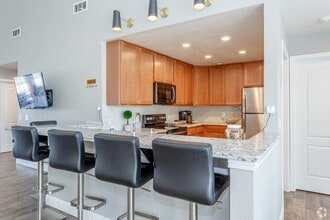 Saddlewood Apartments in Olathe, KS - Foto de edificio - Building Photo