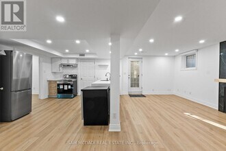 5436 Edencroft Crescent in Mississauga, ON - Building Photo - Building Photo