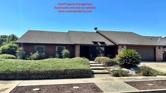 475 E Mercedes Ave in Tulare, CA - Building Photo