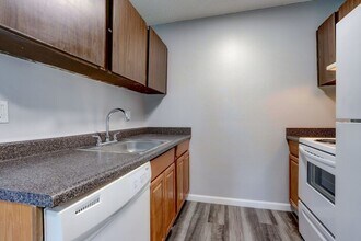 2600 SE 160th Ave in Portland, OR - Building Photo - Building Photo