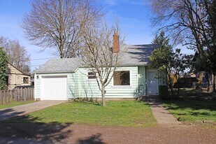 8401 NE Going Pl in Portland, OR - Building Photo