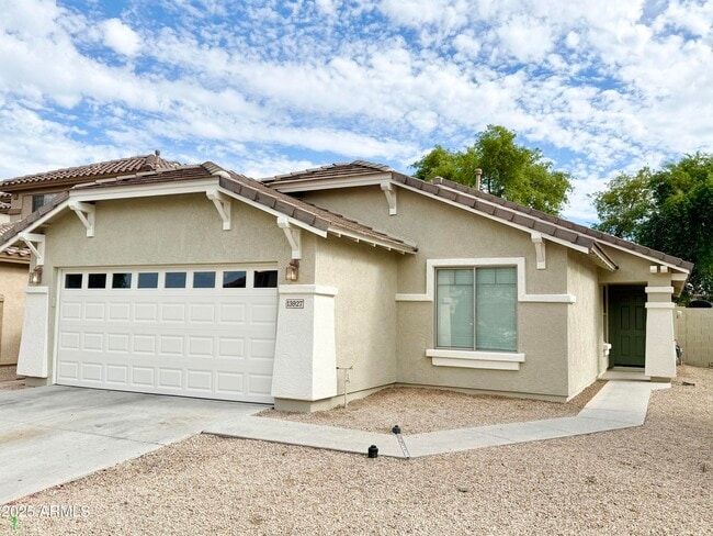 13927 W Port Royale Ln in Surprise, AZ - Building Photo - Building Photo