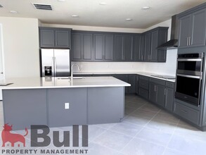 2978 Scout St in St. Cloud, FL - Foto de edificio - Building Photo
