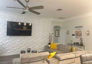 221 NW 3rd Pl in Cape Coral, FL - Building Photo