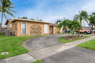 9523 NW 26th St in Sunrise, FL - Building Photo - Building Photo